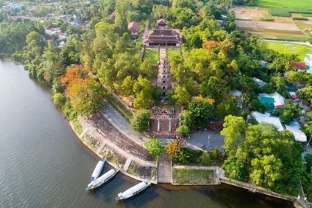 Voyage visuel à la pagode de la Dame Céleste à Hué 