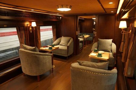 Le train touristique «Hanoï – 5 Portes», une immersion dans le passé pour la Fête nationale du Vietnam