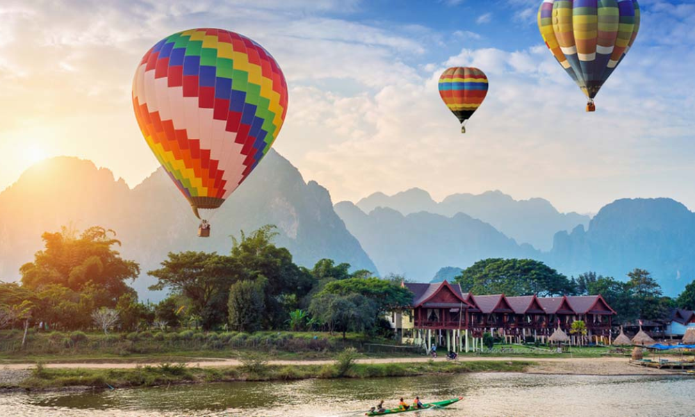 Montgolfière à Vang Vieng : Guide pratique pour un vol de rêve