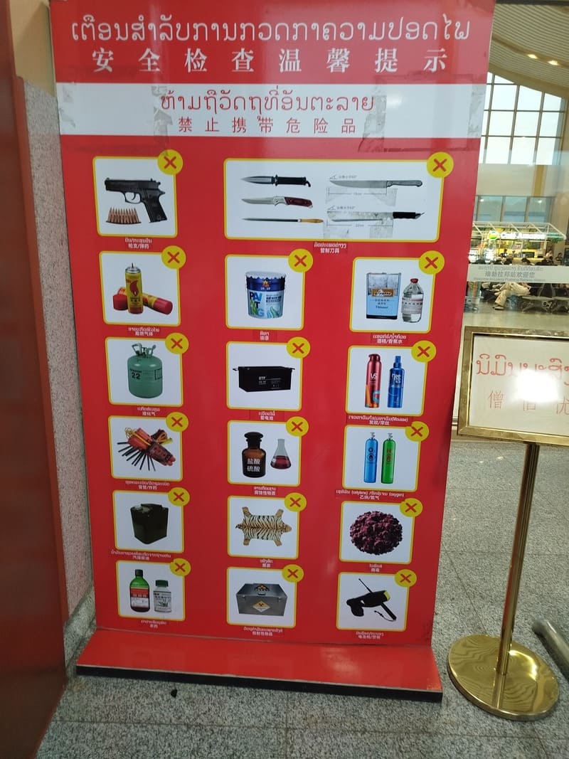 Les articles interdits dans le train au Laos