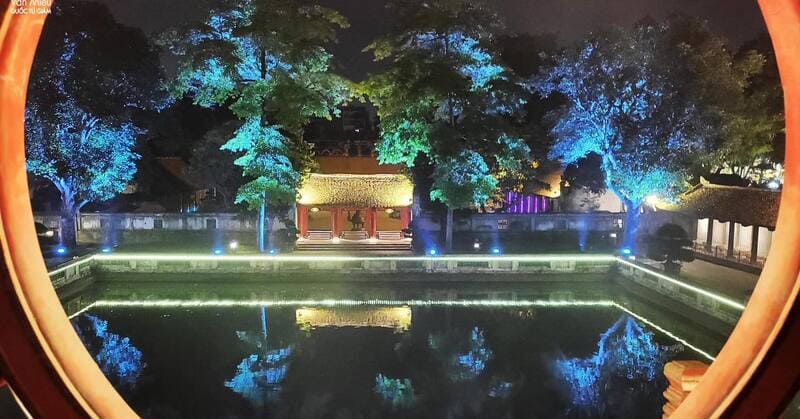 temple de la litterature en soiree