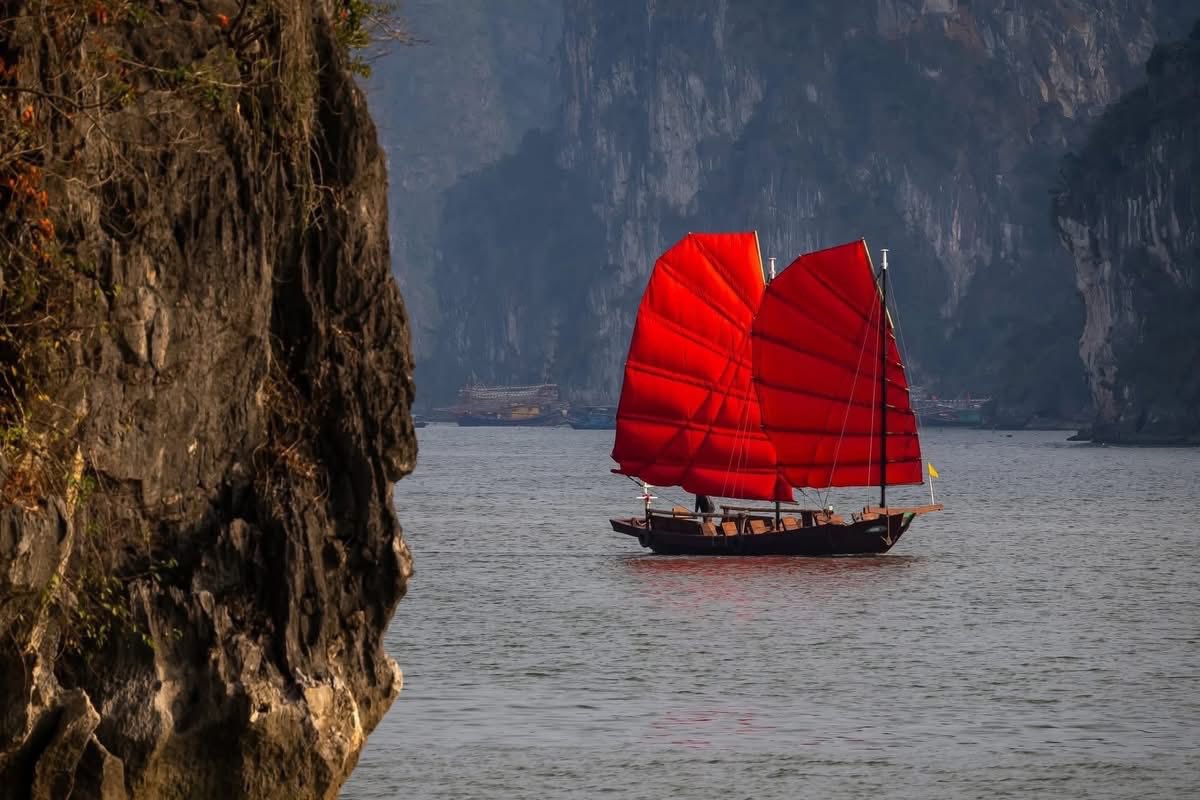 Croisière privée dans la baie d’Halong légendaire