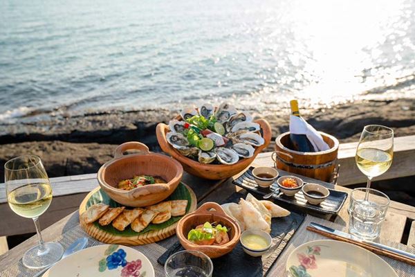 Un repas servi à bord de la plage 13
