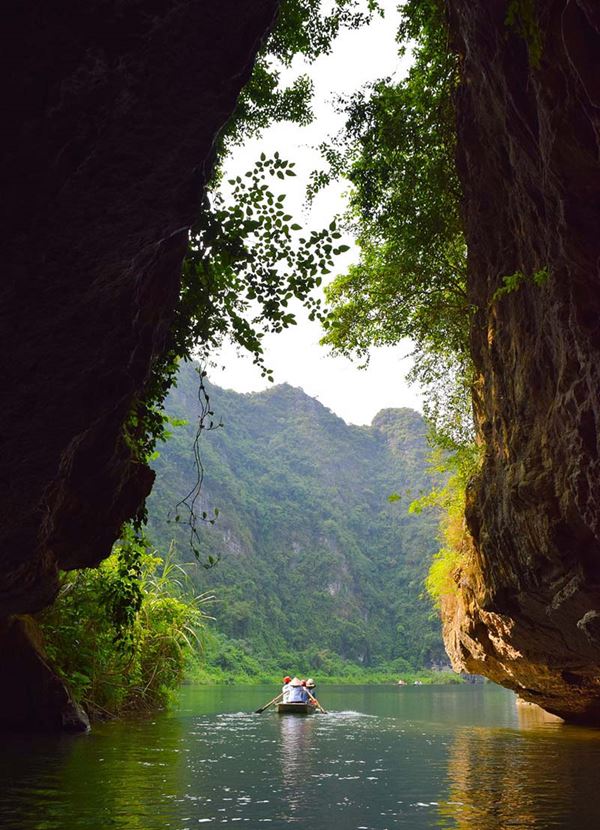 Balade en barque à la baie d'Halong terrestre Ninh Binh  3