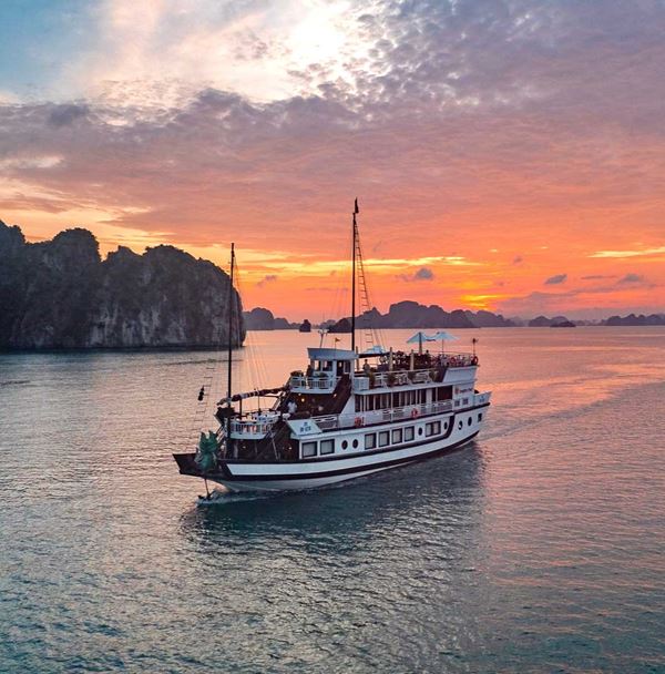 Croisière dans la baie d'Halong  12