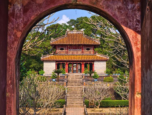 Le mauselée du rois Minh Mang à Hue 9