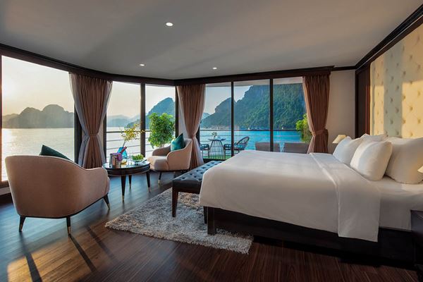 Une cabine à bord d'un bateau luxueux dans la baie d'Halong 15